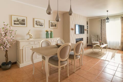 Living room, Dining area