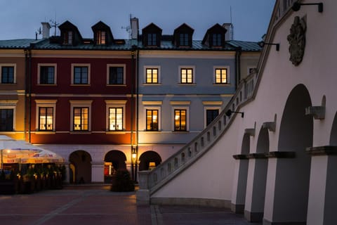 Facade/entrance