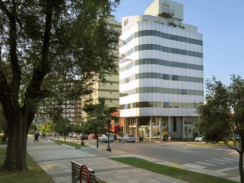 Nearby landmark, Facade/entrance, Landmark view