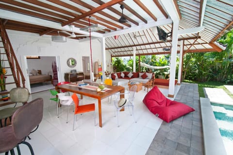 TV and multimedia, Living room, Seating area, Dining area, Swimming pool