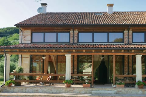 Facade/entrance, View (from property/room)
