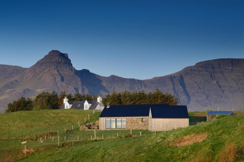 Property building, Day, Neighbourhood, Natural landscape, Summer, Garden, View (from property/room), Garden view, Landmark view, Mountain view, Location
