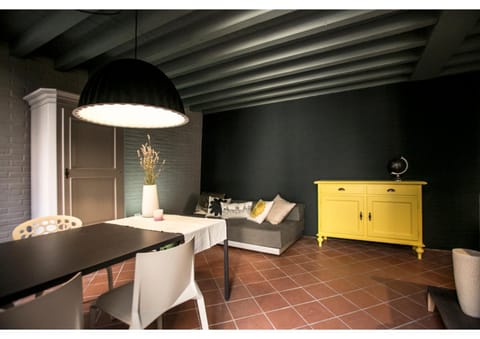 Day, People, Summer, Living room, On site, Meals, Lunch, Dinner, Family