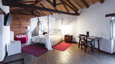 Bed, TV and multimedia, View (from property/room), City view, Garden view, Landmark view, Street view, Alcoholic drinks, Non alcoholic drinks