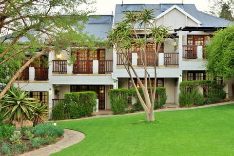Property building, Day, Garden, Garden view