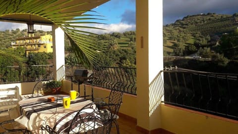 Balcony/Terrace, Mountain view