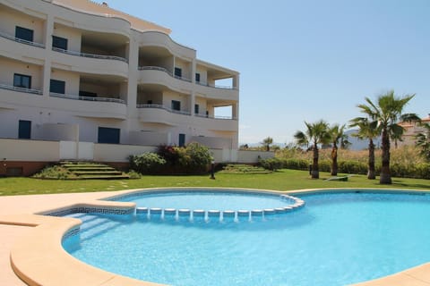 Facade/entrance, Swimming pool