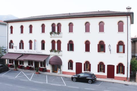 Property building, Facade/entrance, Bird's eye view