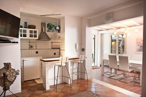 TV and multimedia, Living room, Dining area