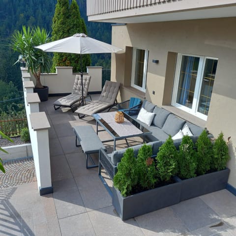 Property building, Balcony/Terrace, Balcony/Terrace