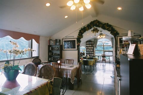 Restaurant/places to eat, Communal lounge/ TV room, Game Room, Library, Lobby or reception, Lounge or bar, Evening entertainment