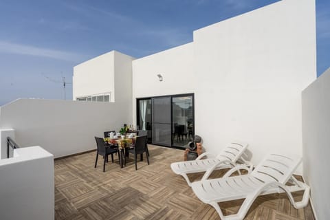 Patio, Balcony/Terrace, Sunset, hair dresser, sunbed