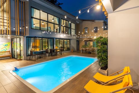 Swimming pool