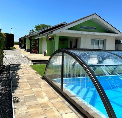 Property building, Day, Pool view, Swimming pool