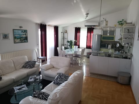 Kitchen or kitchenette, Living room, Seating area