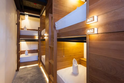 Bed, Bedroom, Guests, group of guests, bunk bed