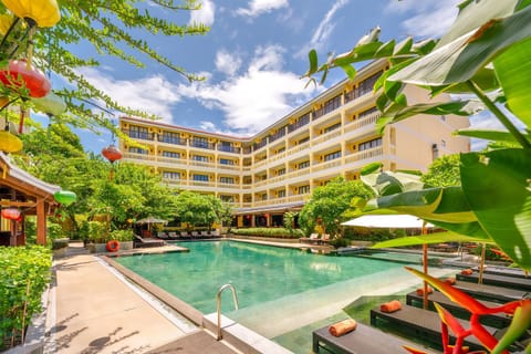 Property building, Swimming pool