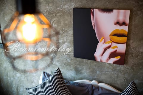 Nearby landmark, Bed, Natural landscape, TV and multimedia, Balcony/Terrace, Photo of the whole room, Decorative detail, Seating area, Bedroom, On site, City view, Area and facilities