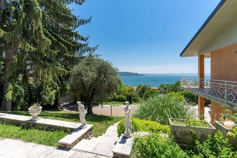 Casa Belvedere House in Lake Garda