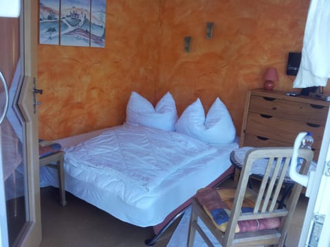 Bed, Other, Photo of the whole room, Decorative detail, Decorative detail