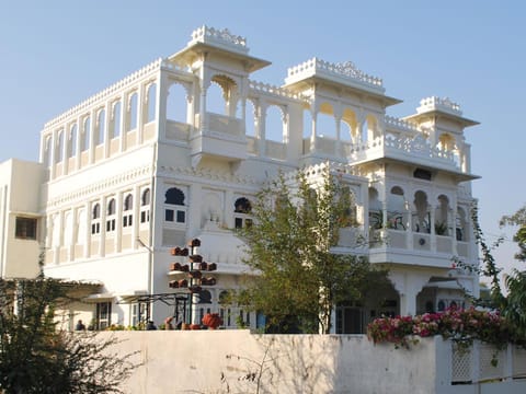 Property building, Day