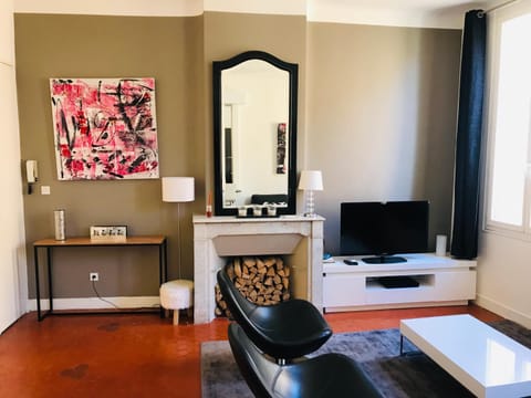 Communal lounge/ TV room, TV and multimedia, Living room, Seating area, Evening entertainment