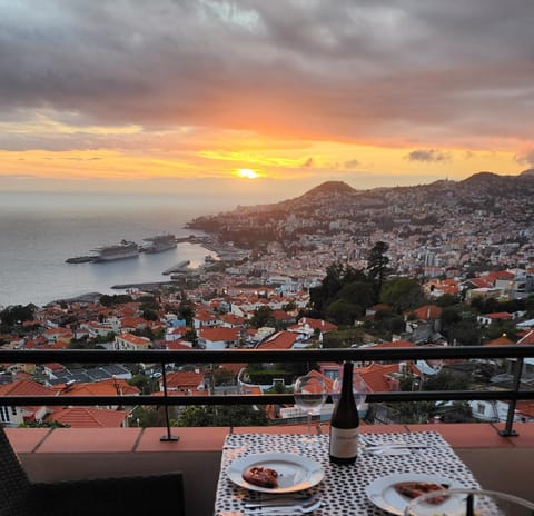 View (from property/room), Balcony/Terrace, City view, Sea view, Sunset, Parking