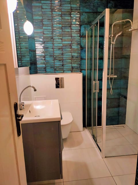 Shower, Toilet, Bathroom