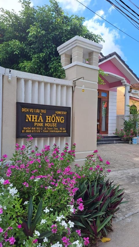 Property building, Day, Property logo or sign, Logo/Certificate/Sign, Street view, Certificate/Award