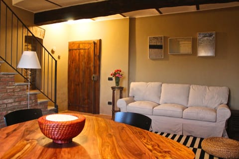 Facade/entrance, Coffee/tea facilities, Kitchen or kitchenette, Living room, Dining area