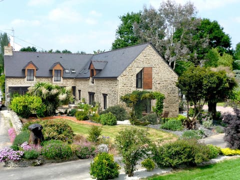 Property building, Day, Garden