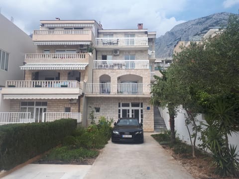 Property building, Facade/entrance, Garden view, Street view