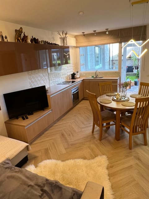 Dining area, Communal kitchen