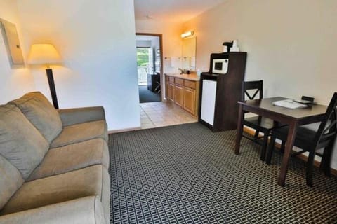 Nader's Motel & Suites Hotel in Ludington