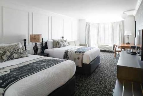 Bed, TV and multimedia, Bedroom