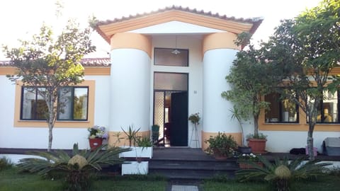 Facade/entrance