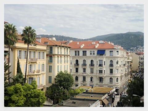 Neighbourhood, Street view