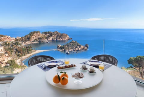 Day, Balcony/Terrace, Food and drinks, Dining area, Sea view, Breakfast, Continental breakfast
