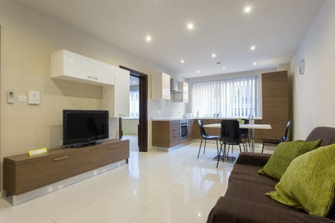 TV and multimedia, Kitchen or kitchenette, Living room, Seating area