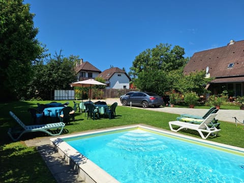 Property building, Garden, Swimming pool, sunbed