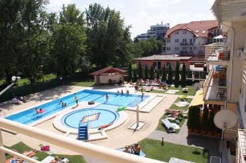 Pool view, Swimming pool