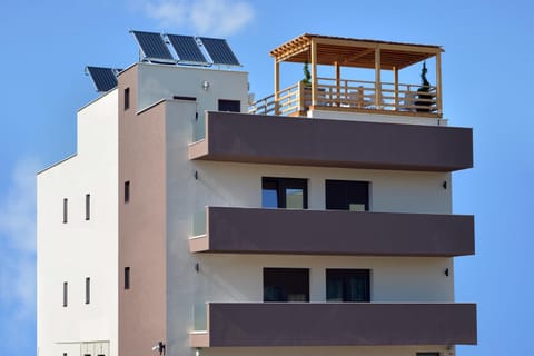 Facade/entrance, Balcony/Terrace