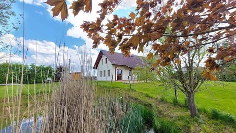 Property building, Spring, Day, Natural landscape, Garden, Garden view
