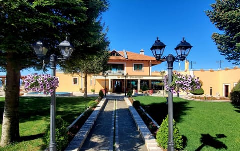 Restaurant/places to eat, Spring, Garden view