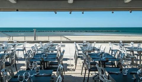 Patio, Restaurant/places to eat, Beach, Sea view