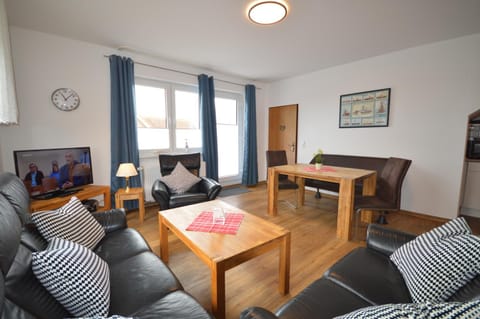 TV and multimedia, View (from property/room), Living room, Food and drinks, Seating area, Dining area, Food, Breakfast, Lunch, Dinner