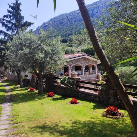 Nearby landmark, Garden