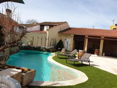 Natural landscape, Garden, Garden, Garden view, Pool view, Swimming pool, sunbed