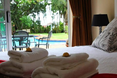 Patio, Restaurant/places to eat, Neighbourhood, BBQ facilities, Garden, Garden, Bathroom, Coffee/tea facilities, Bedroom, On site, Swimming pool