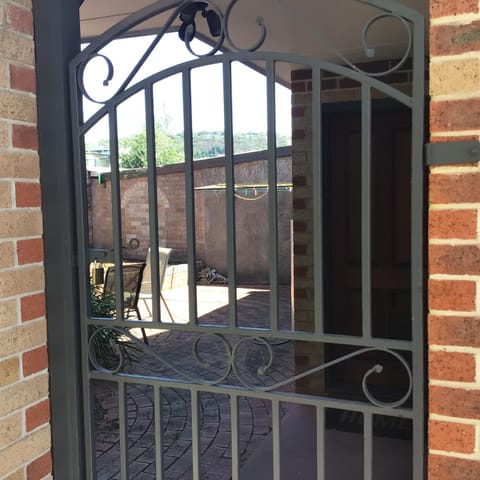 City townhouse walking distance to city House in Launceston